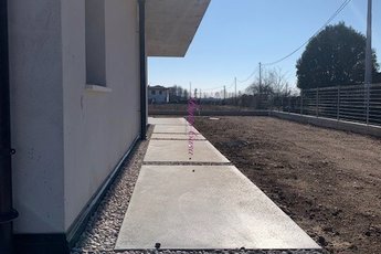 Schiera bifamiliare in vendita