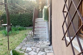 Schiera bifamiliare in vendita