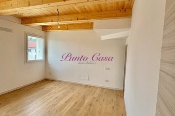 Schiera bifamiliare in vendita