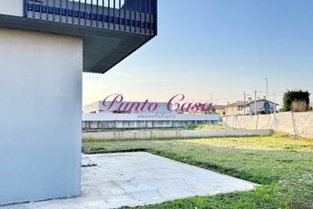 Schiera bifamiliare in vendita