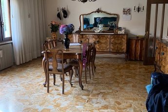 Schiera bifamiliare in vendita