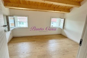 Schiera bifamiliare in vendita