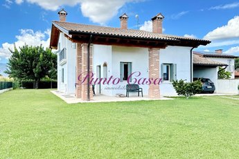 Unifamiliare Villa in vendita
