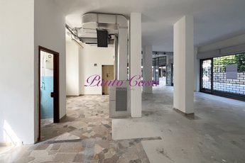 Locale commerciale negozio in vendita
