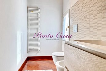 Schiera bifamiliare in vendita