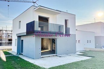 Schiera Bifamiliare in vendita