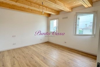 Schiera bifamiliare in vendita