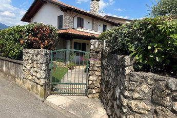 Schiera Bifamiliare in vendita