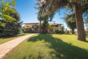 Unifamiliare Villa in vendita