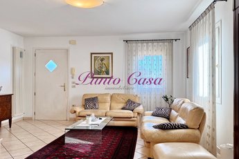 Schiera bifamiliare in vendita